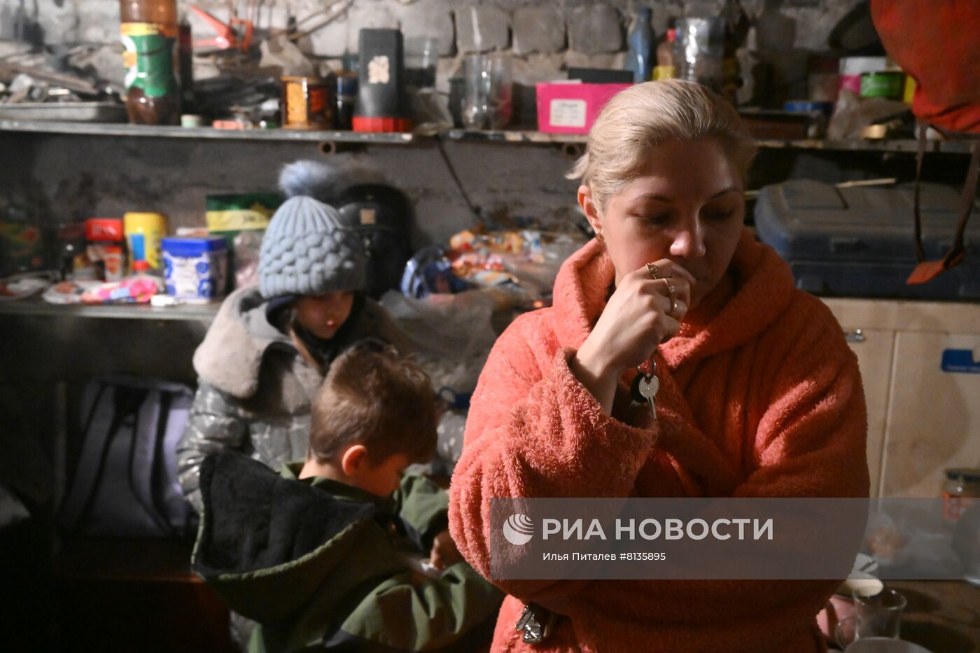 Жители поселка шахты имени Гагарина в Горловке