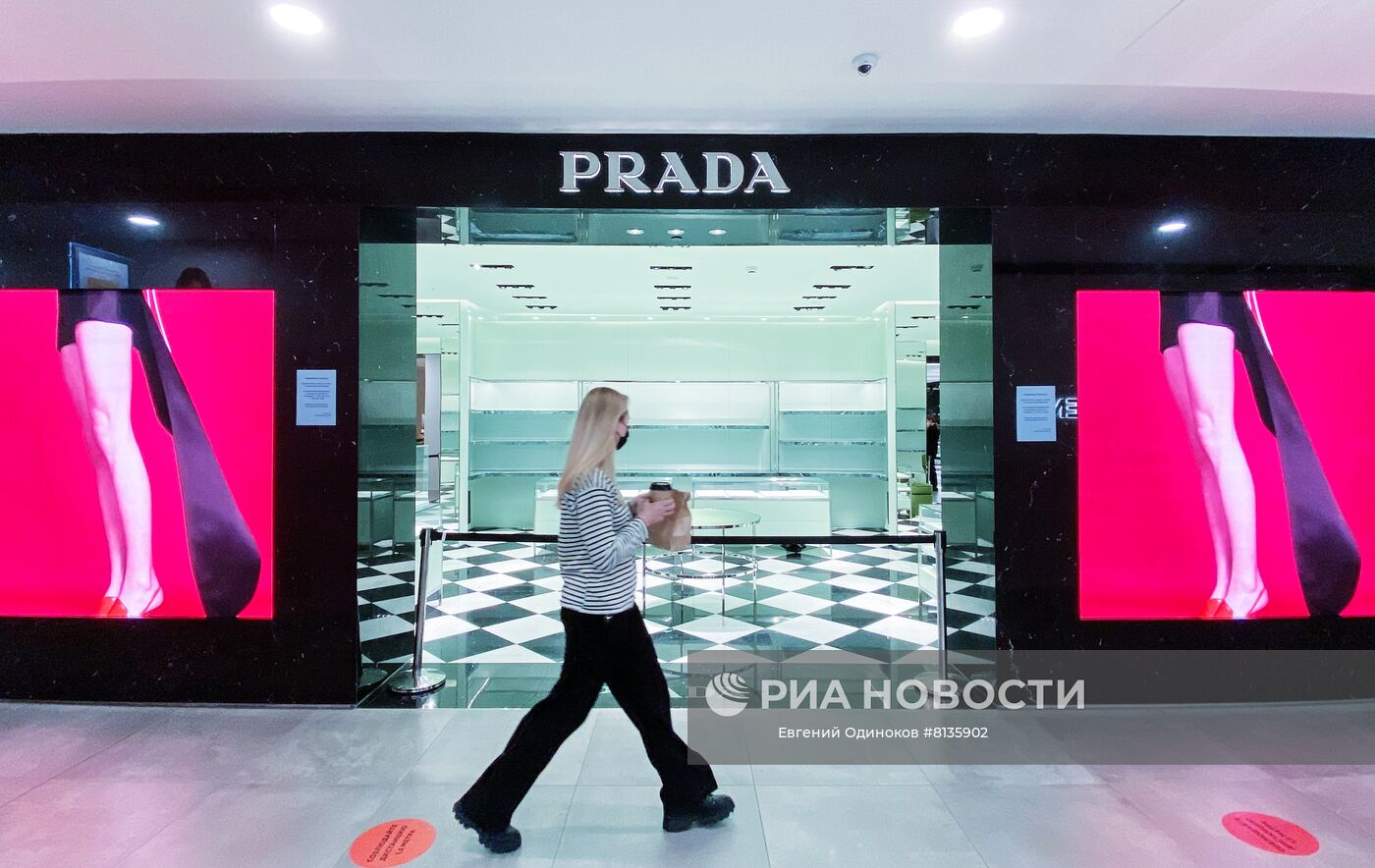 Люксовые модные дома приостановили продажи в России