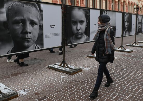 Фотовыставка "Посмотри в глаза Донбассу"