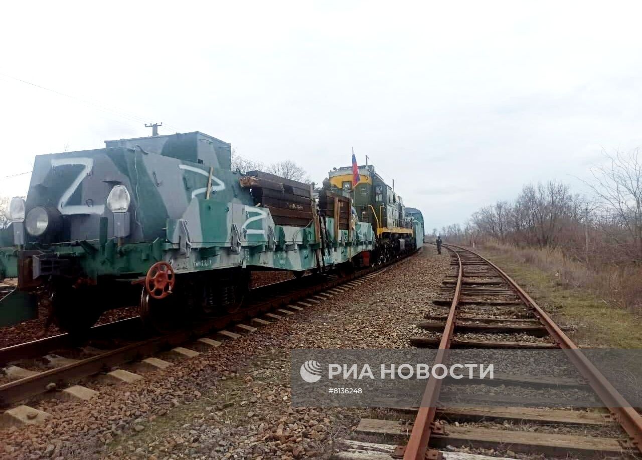 Военные на бронепоезде эвакуировали иностранцев из Херсонской области