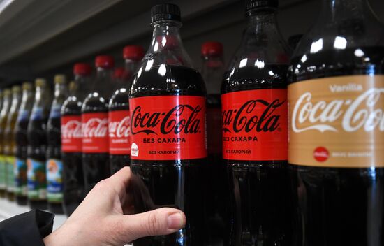 Coca-Cola и PepsiCo приостановили работу в России