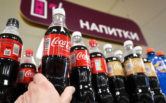 Coca-Cola и PepsiCo приостановили работу в России