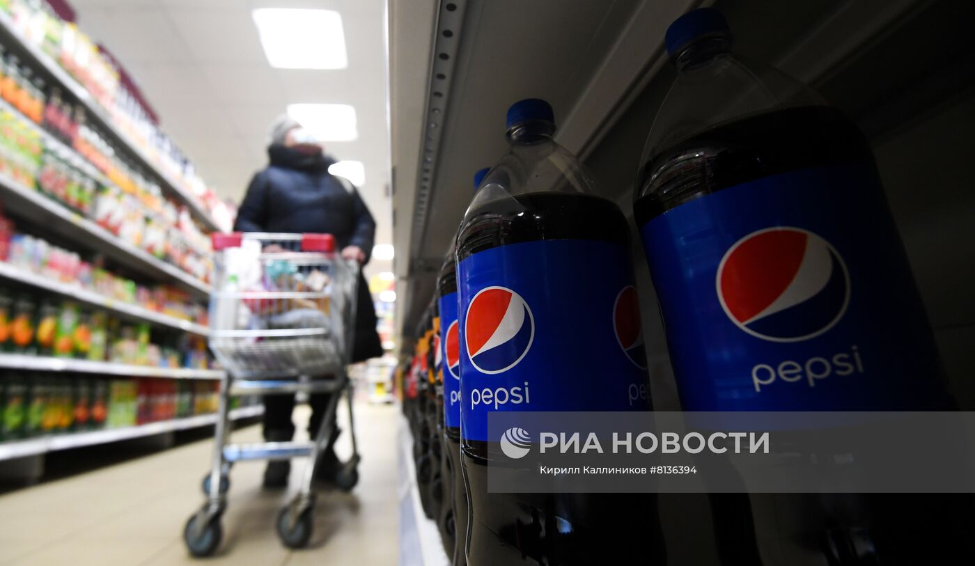 Coca-Cola и PepsiCo приостановили работу в России