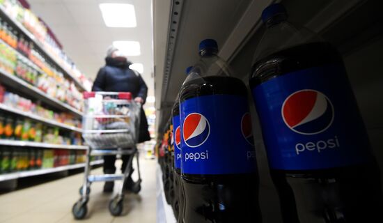 Coca-Cola и PepsiCo приостановили работу в России