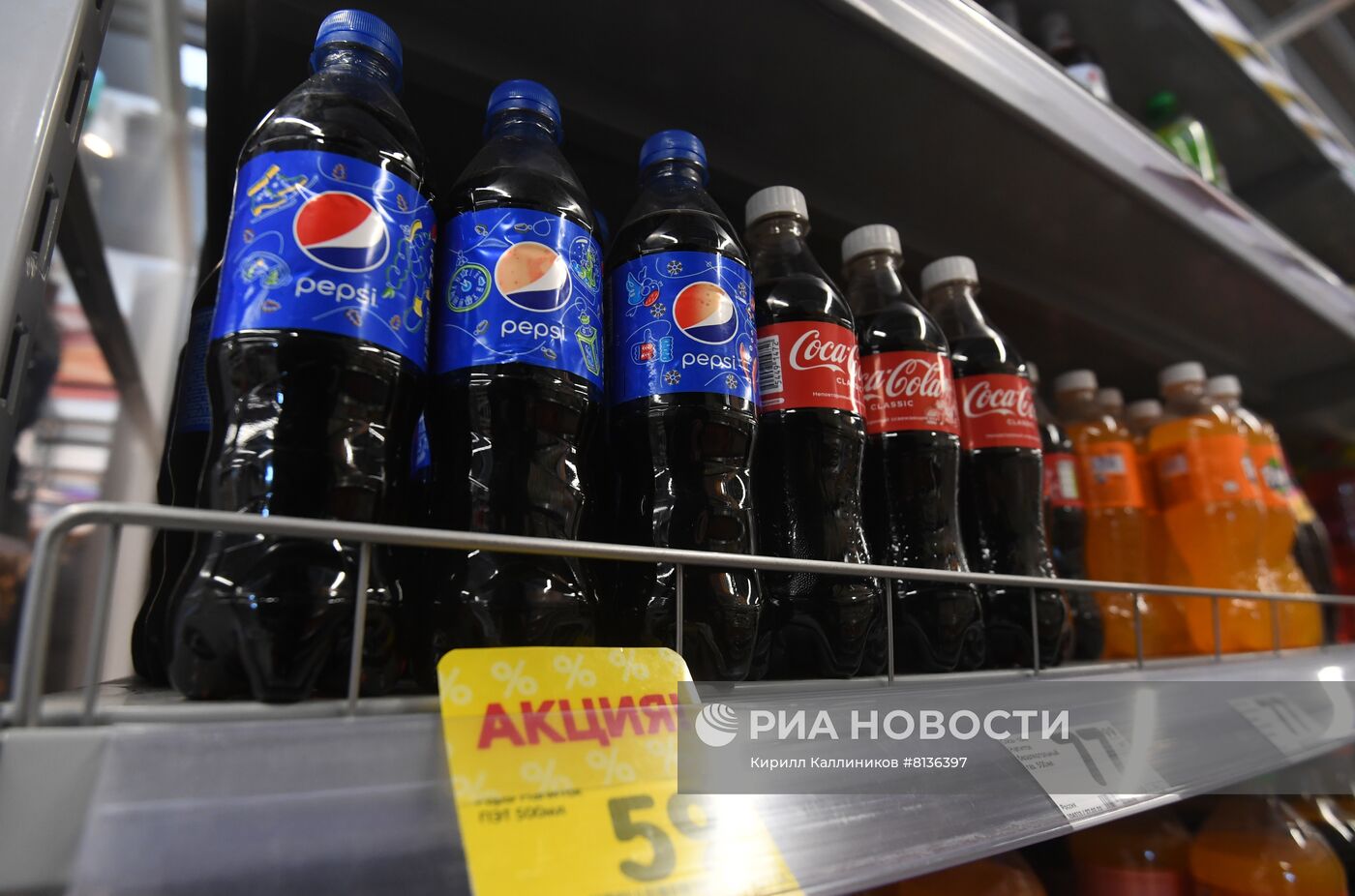 Coca-Cola и PepsiCo приостановили работу в России