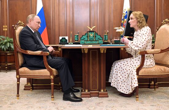 Президент РФ В. Путин встретился с уполномоченным по правам ребёнка М. Львовой-Беловой