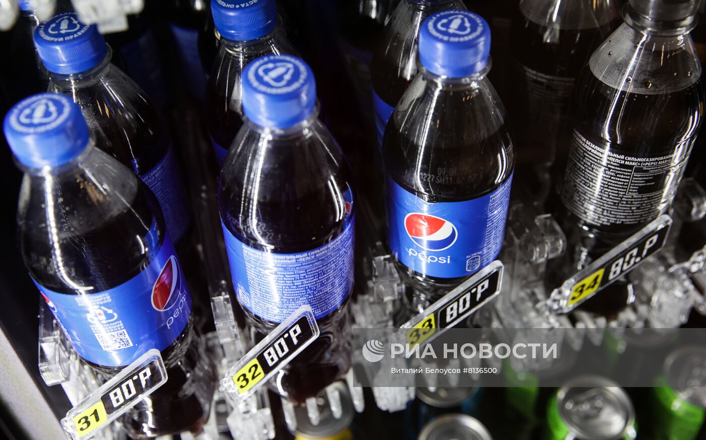 Coca-Cola и PepsiCo приостановили работу в России