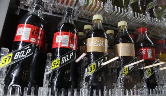 Coca-Cola и PepsiCo приостановили работу в России