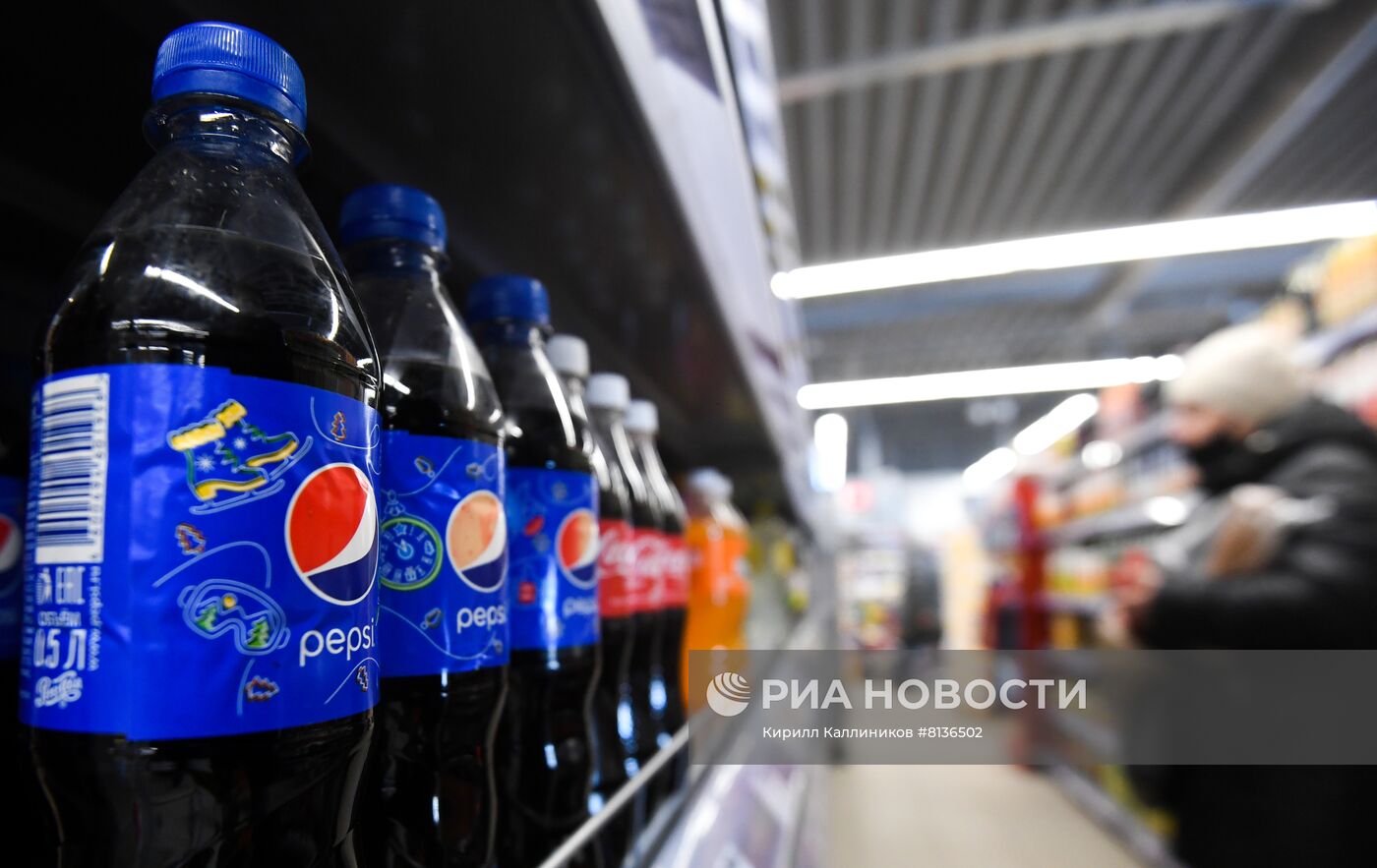 Coca-Cola и PepsiCo приостановили работу в России