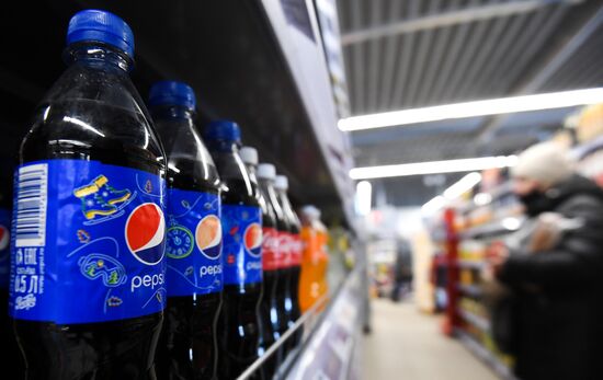 Coca-Cola и PepsiCo приостановили работу в России