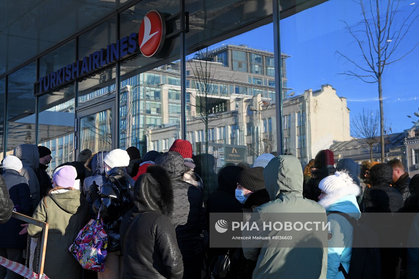 В Москве у офиса Turkish Airlines выстроилась очередь