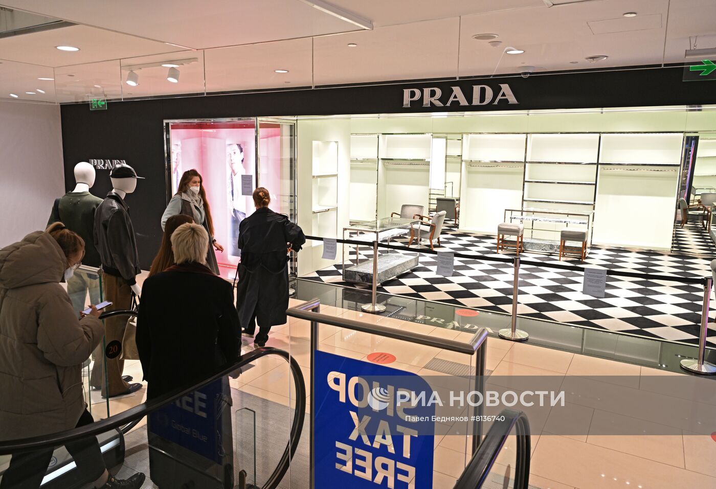 Люксовые модные дома приостановили продажи в России