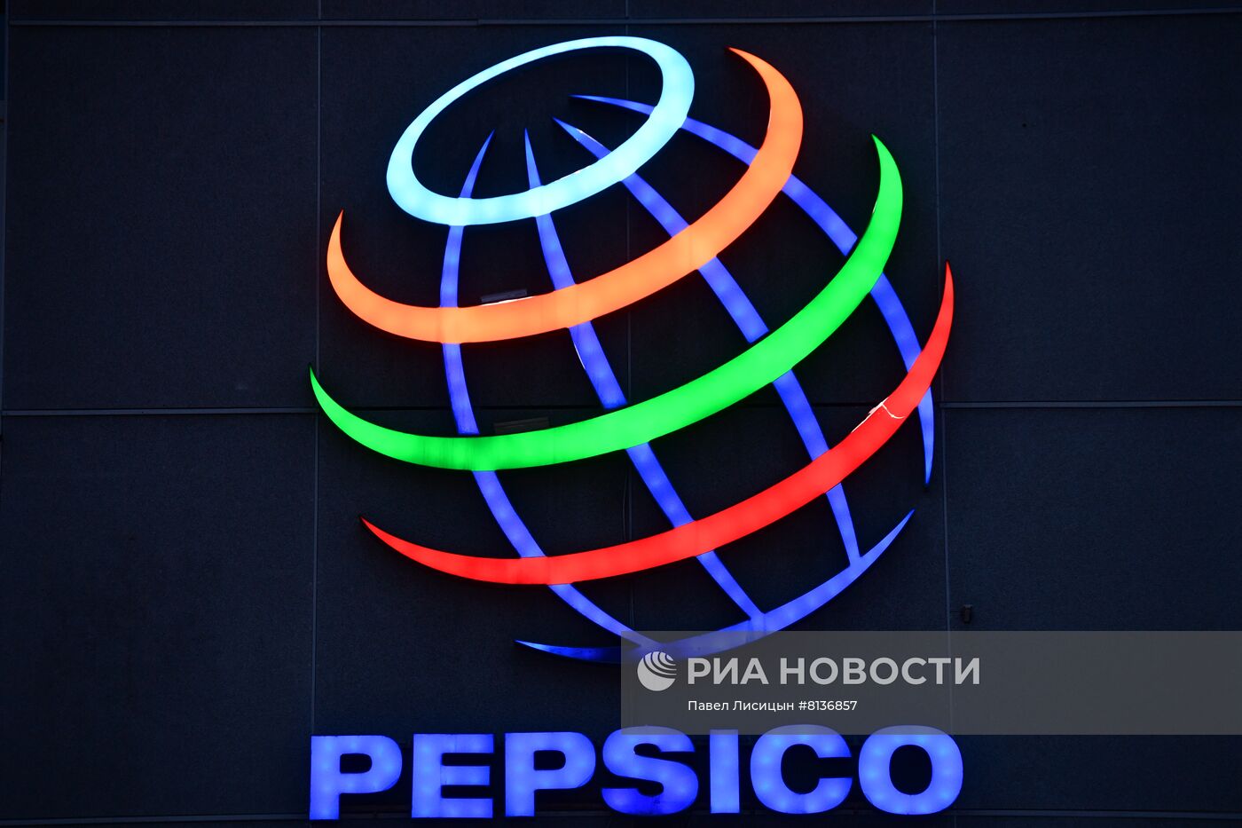 Coca-Cola и PepsiCo приостановили работу в России