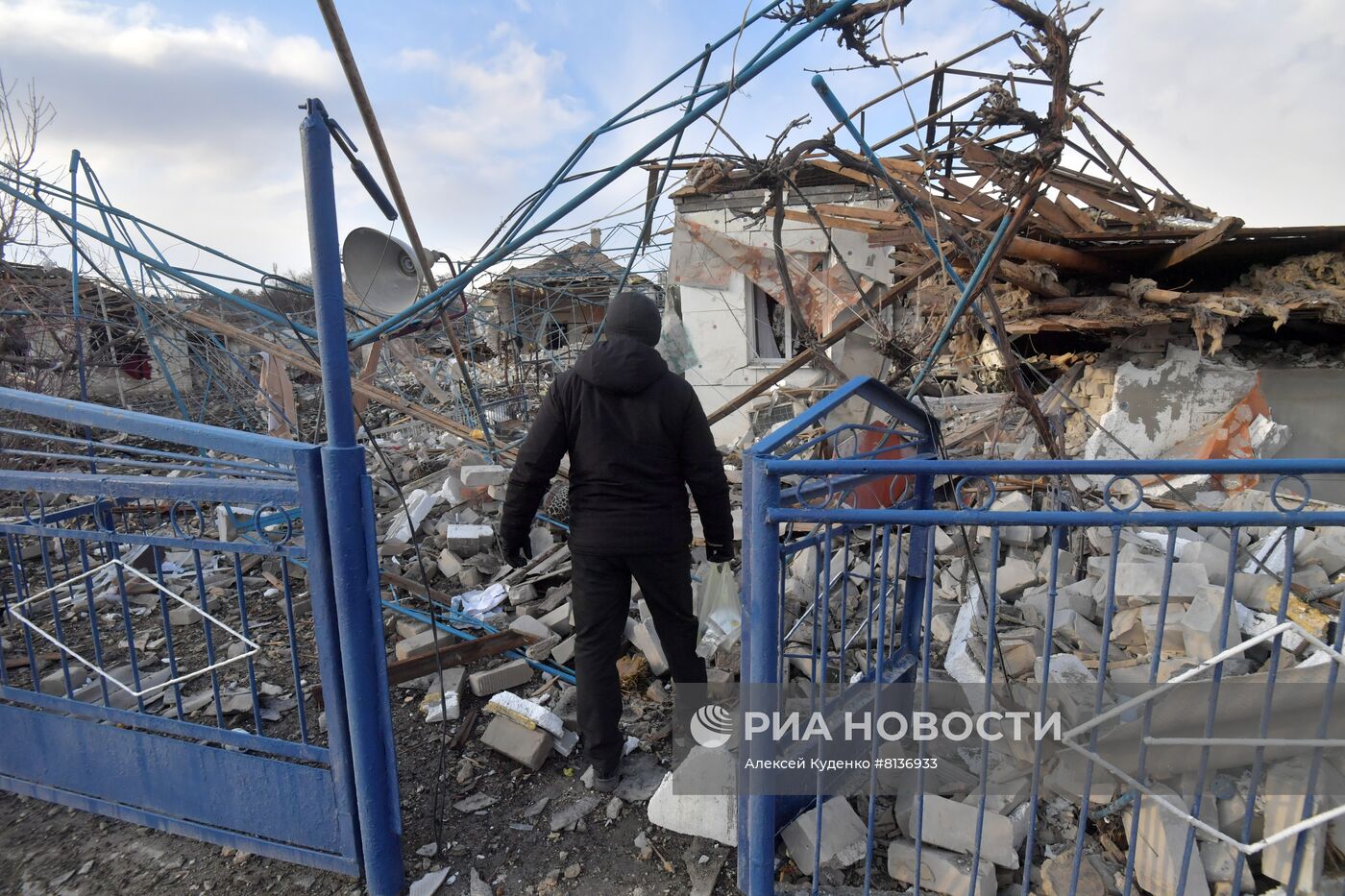 Жизнь в освобожденном поселке Сартана в ДНР