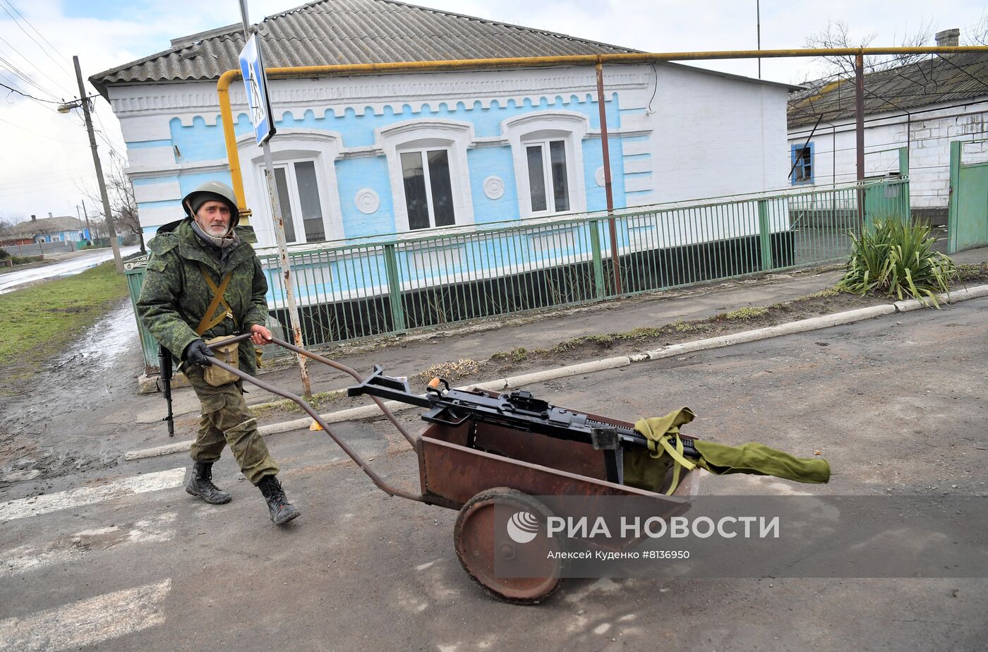 Жизнь в освобожденном поселке Сартана в ДНР