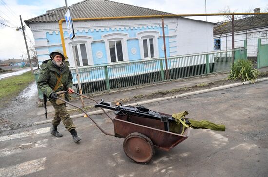 Жизнь в освобожденном поселке Сартана в ДНР