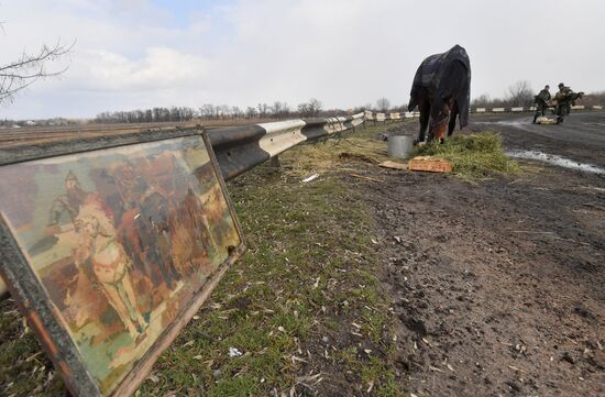 Жизнь в освобожденном поселке Сартана в ДНР