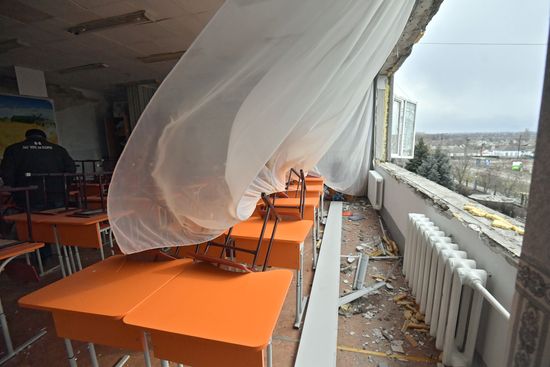 Жизнь в освобожденном поселке Сартана в ДНР