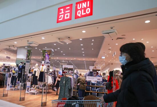 Ряд зарубежных брендов приостанавливает работу на территории России