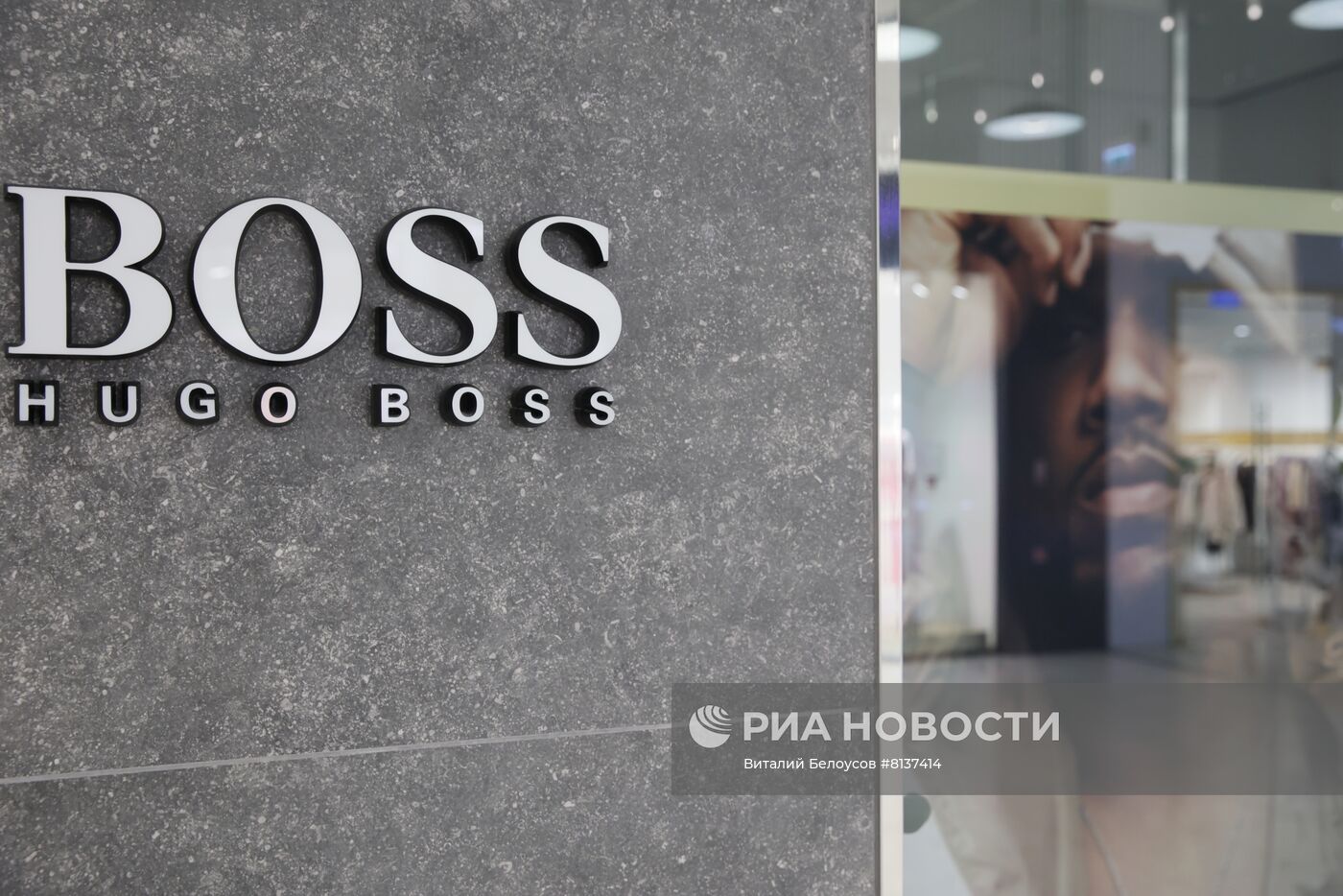 Ряд зарубежных брендов приостанавливает работу на территории России