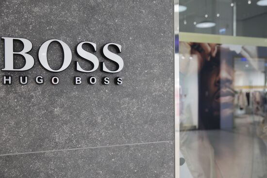 Ряд зарубежных брендов приостанавливает работу на территории России