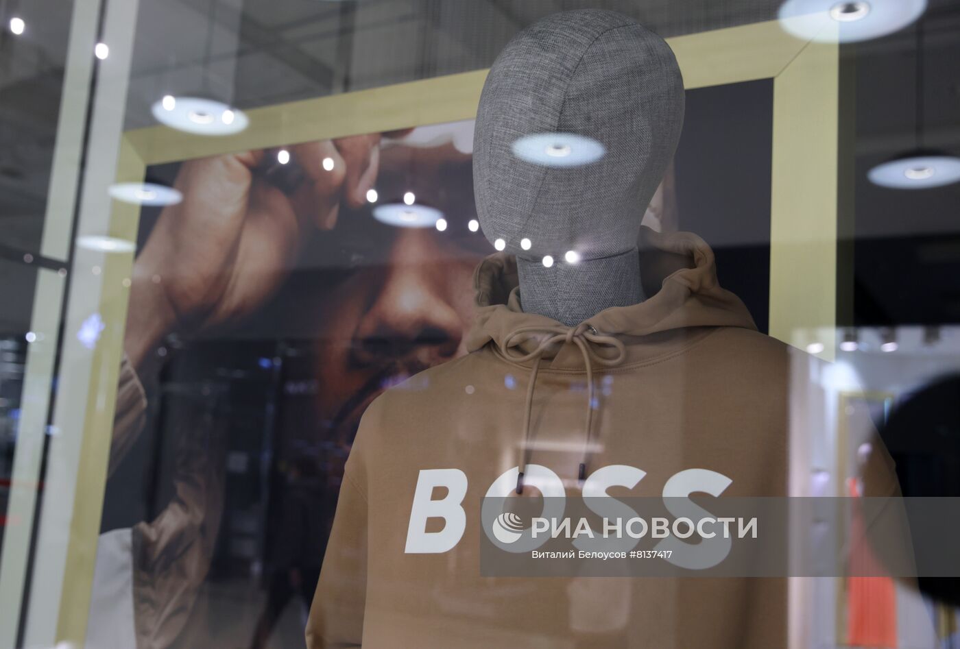 Ряд зарубежных брендов приостанавливает работу на территории России