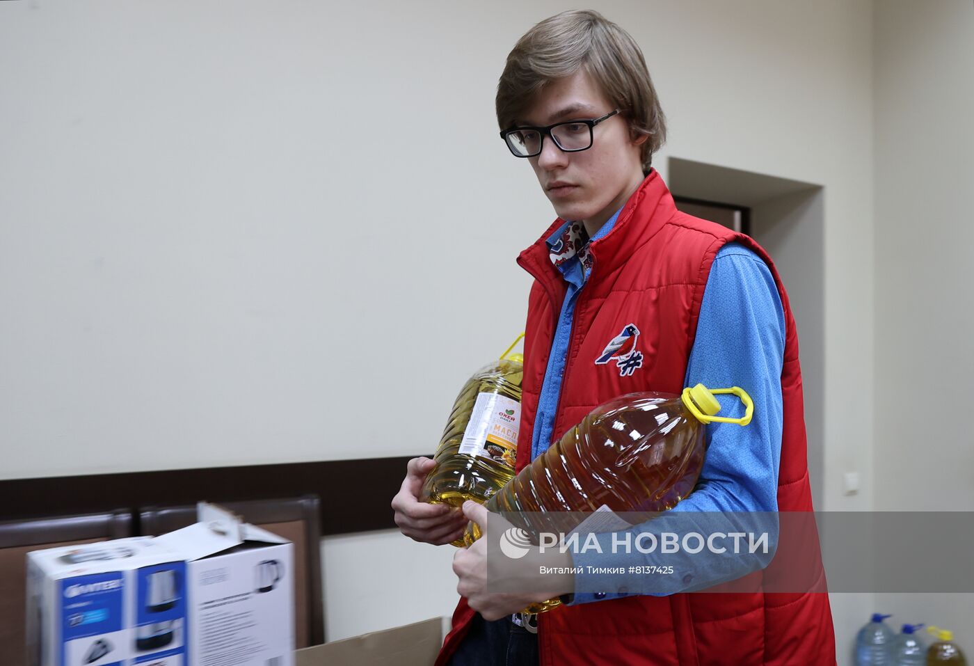 Сбор гуманитарной помощи для жителей Донбасса в Краснодаре