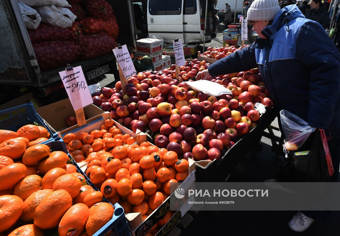 Весенняя продовольственная ярмарка во Владивостоке