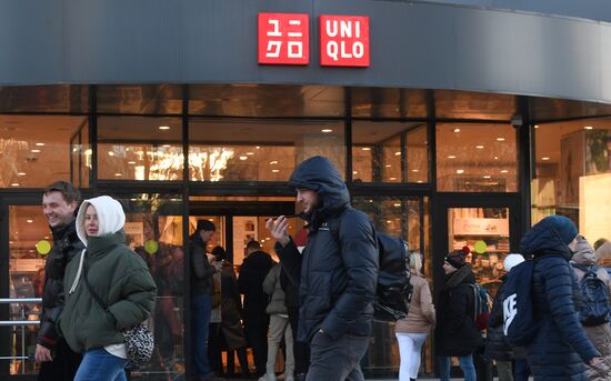 Ряд зарубежных брендов приостанавливает работу на территории России