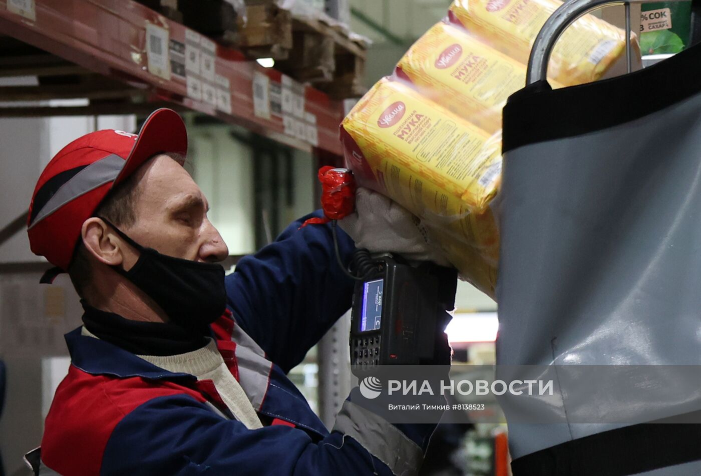 Работа распределительного центра компании "Магнит" в Краснодаре