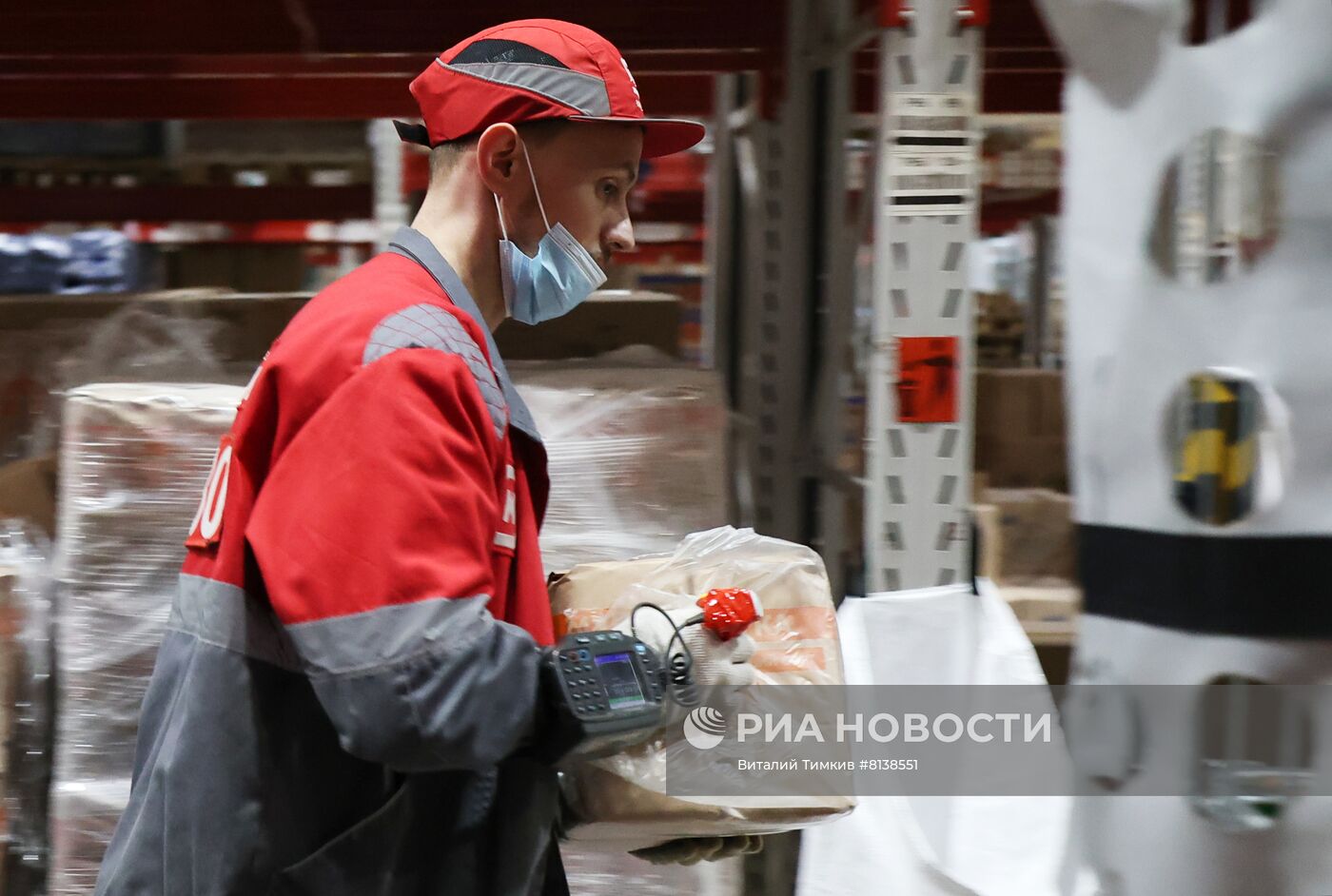 Работа распределительного центра компании "Магнит" в Краснодаре