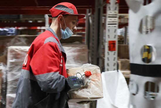 Работа распределительного центра компании "Магнит" в Краснодаре