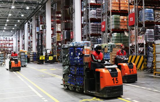 Работа распределительного центра компании "Магнит" в Краснодаре