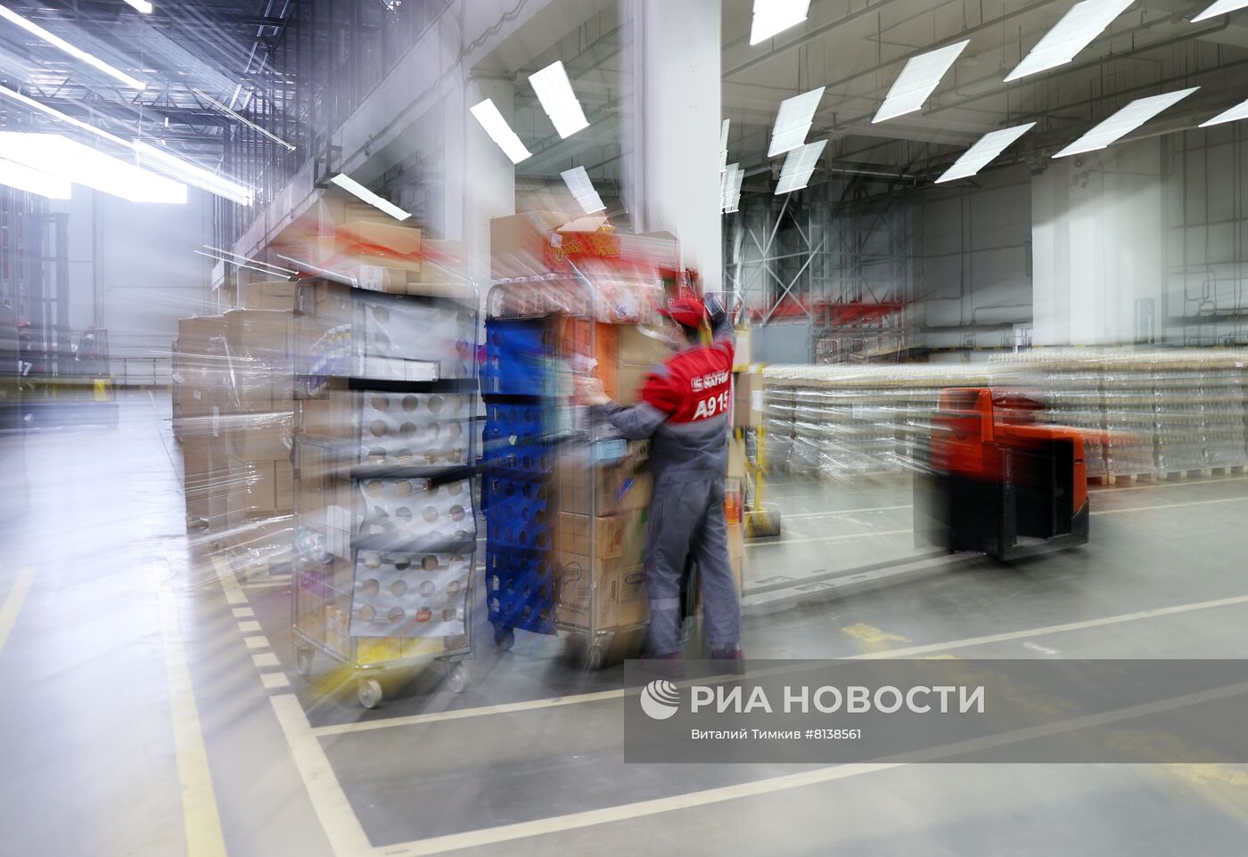 Работа распределительного центра компании "Магнит" в Краснодаре