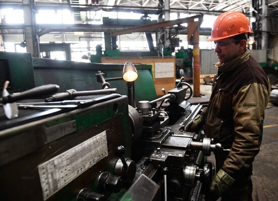 Уральский завод химического машиностроения в Екатеринбурге