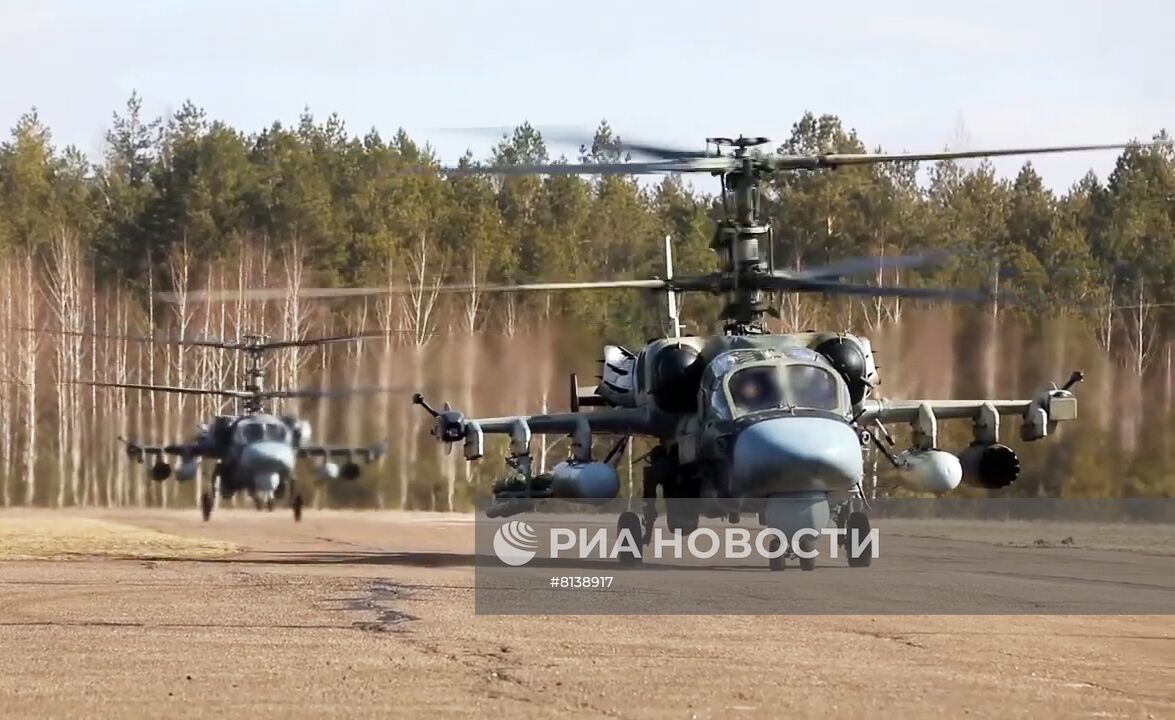 Уничтожение бронетехники ВСУ ударными вертолетами Ка-52 ВКС России