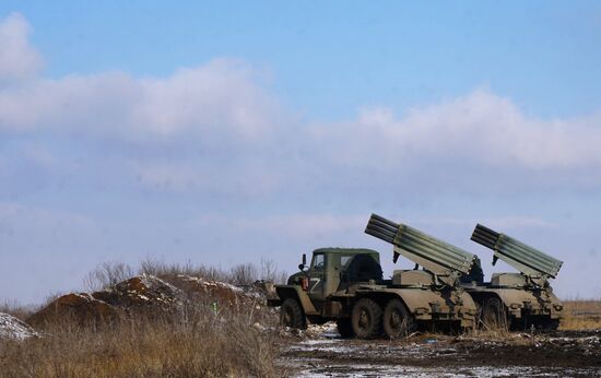 На окраинах Мариуполя продолжается спецоперация Народной милиции ДНР