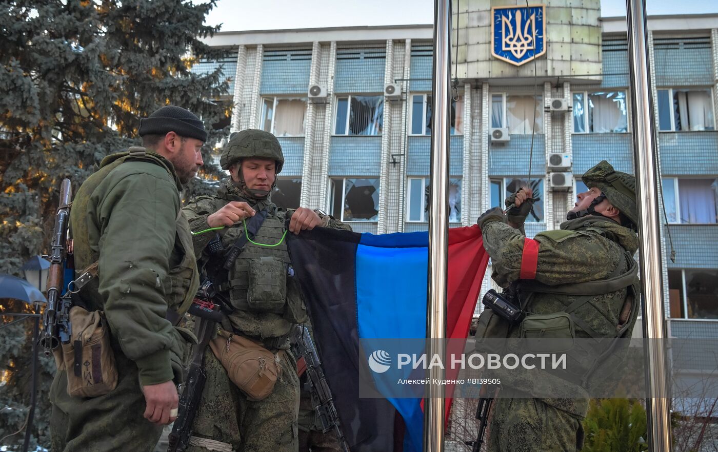 Над Волновахой поднят флаг ДНР