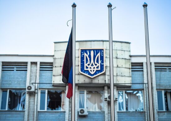 Над Волновахой поднят флаг ДНР