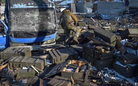 Над Волновахой поднят флаг ДНР