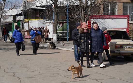 Мирная жизнь на освобожденных Народной милицией ЛНР территориях