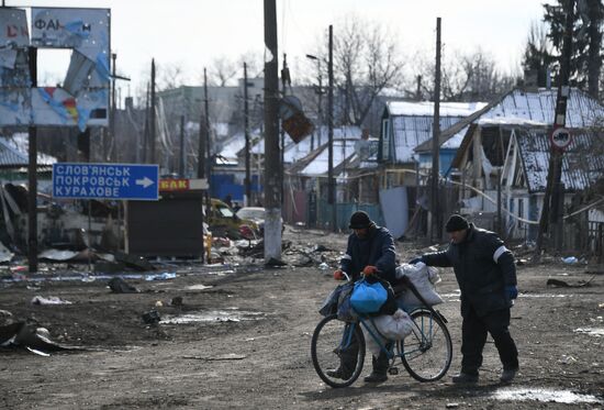 Налаживание мирной жизни в освобожденных населенных пунктах ДНР