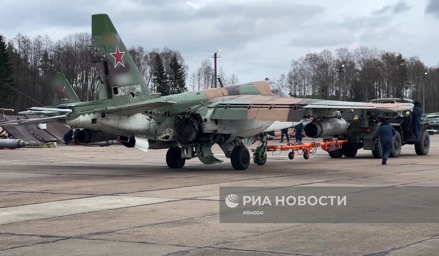 Летчик российского штурмовика СУ-25 посадил самолет после попадания в него ракеты