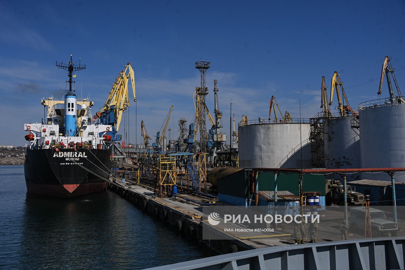 Российские военнослужащие взяли под контроль базу ВМС Украины в Бердянске