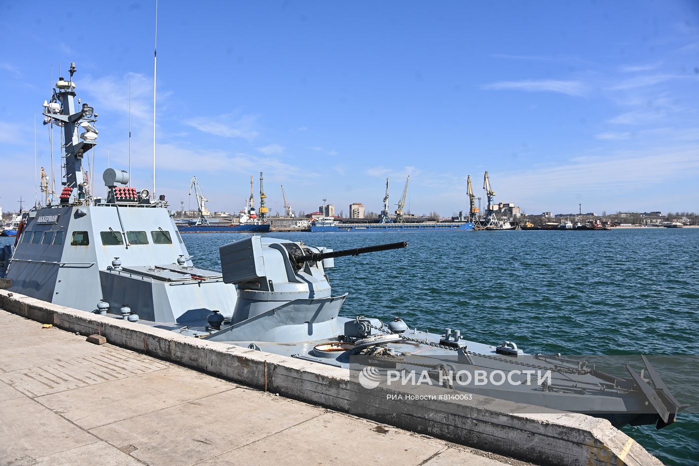 Российские военнослужащие взяли под контроль базу ВМС Украины в Бердянске