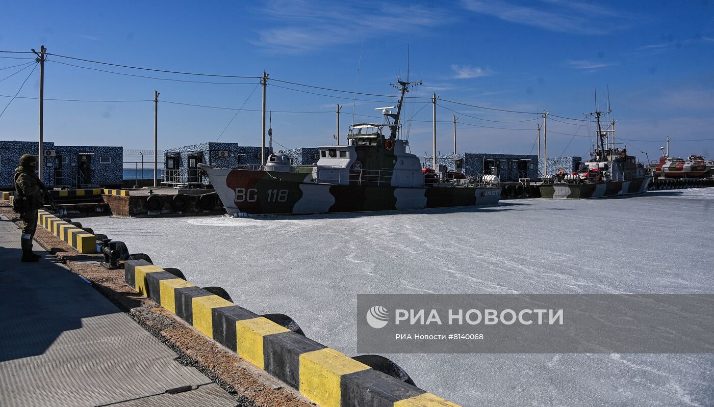 Российские военнослужащие взяли под контроль базу ВМС Украины в Бердянске