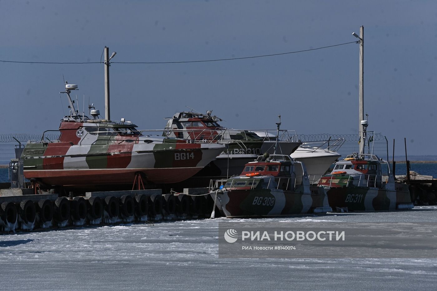 Российские военнослужащие взяли под контроль базу ВМС Украины в Бердянске