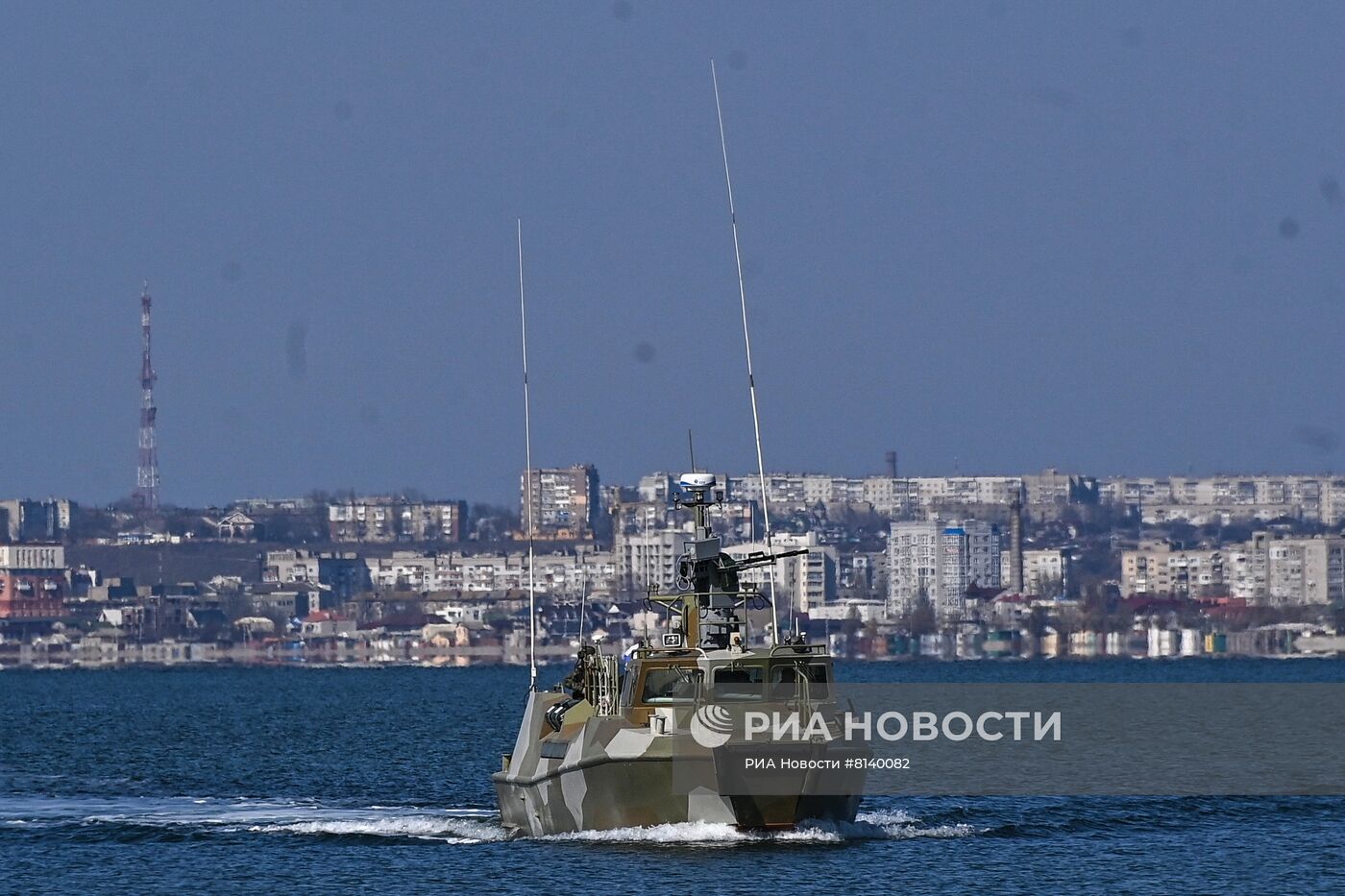 Российские военнослужащие взяли под контроль базу ВМС Украины в Бердянске