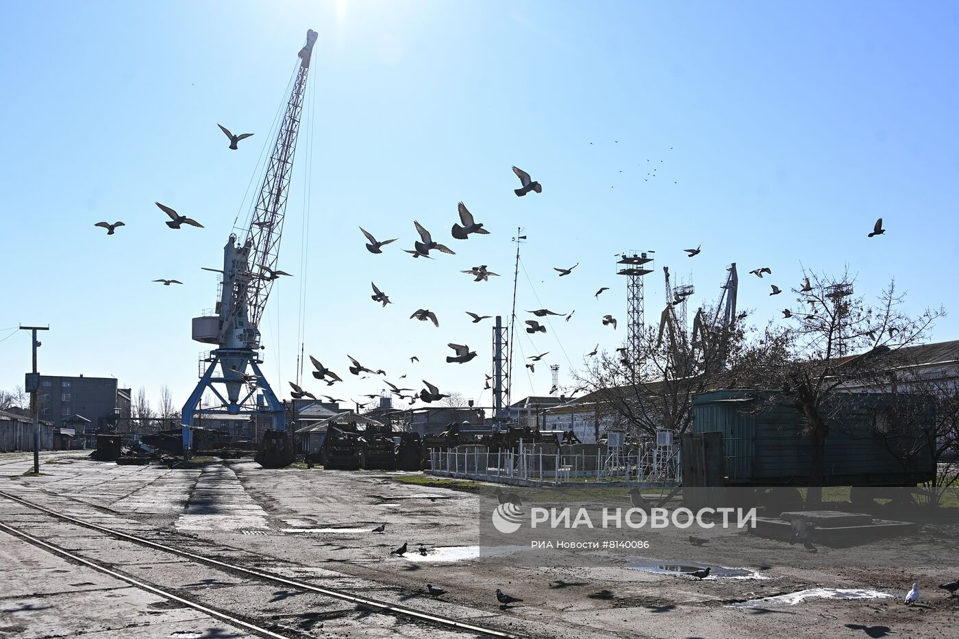 Российские военнослужащие взяли под контроль базу ВМС Украины в Бердянске