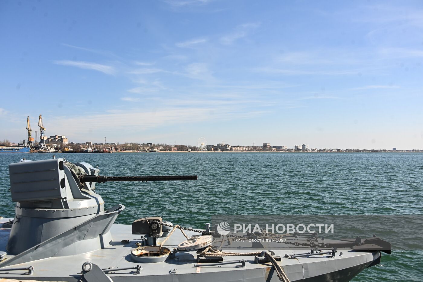 Российские военнослужащие взяли под контроль базу ВМС Украины в Бердянске